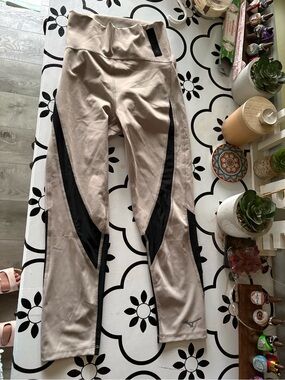 Mizuno Taupe Leggings with Black Logo Patch